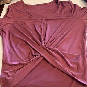 Lululemon t shirt
